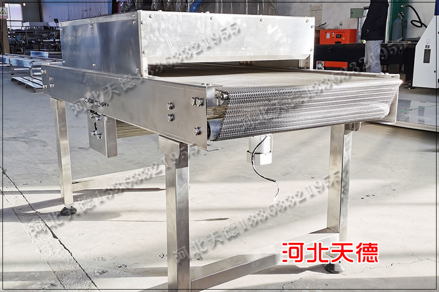 輸送機(jī)
